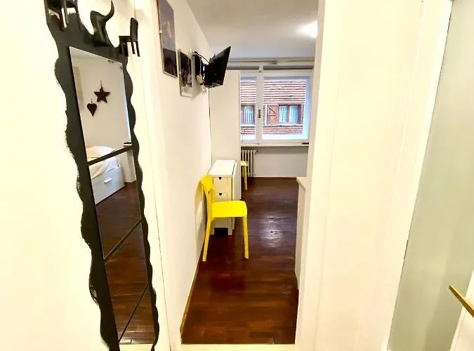 Апартаменти Luna's Cozy Apartment, Skiin Skiout In Centre *